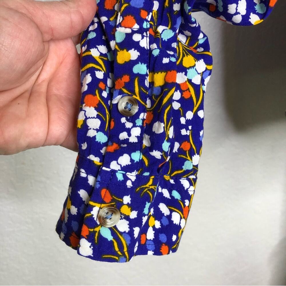 Conversations by Anthropologie blue tulip print button down top size 6 - Picture 7 of 13